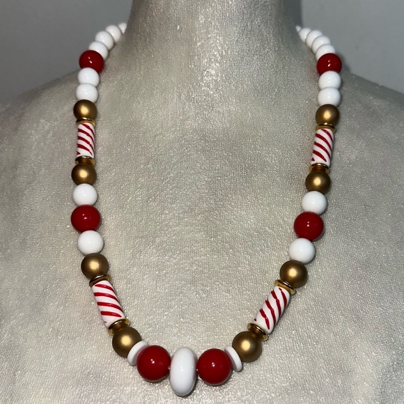 Vintage Red, White, and Gold Beaded Necklace - Picture 3 of 8